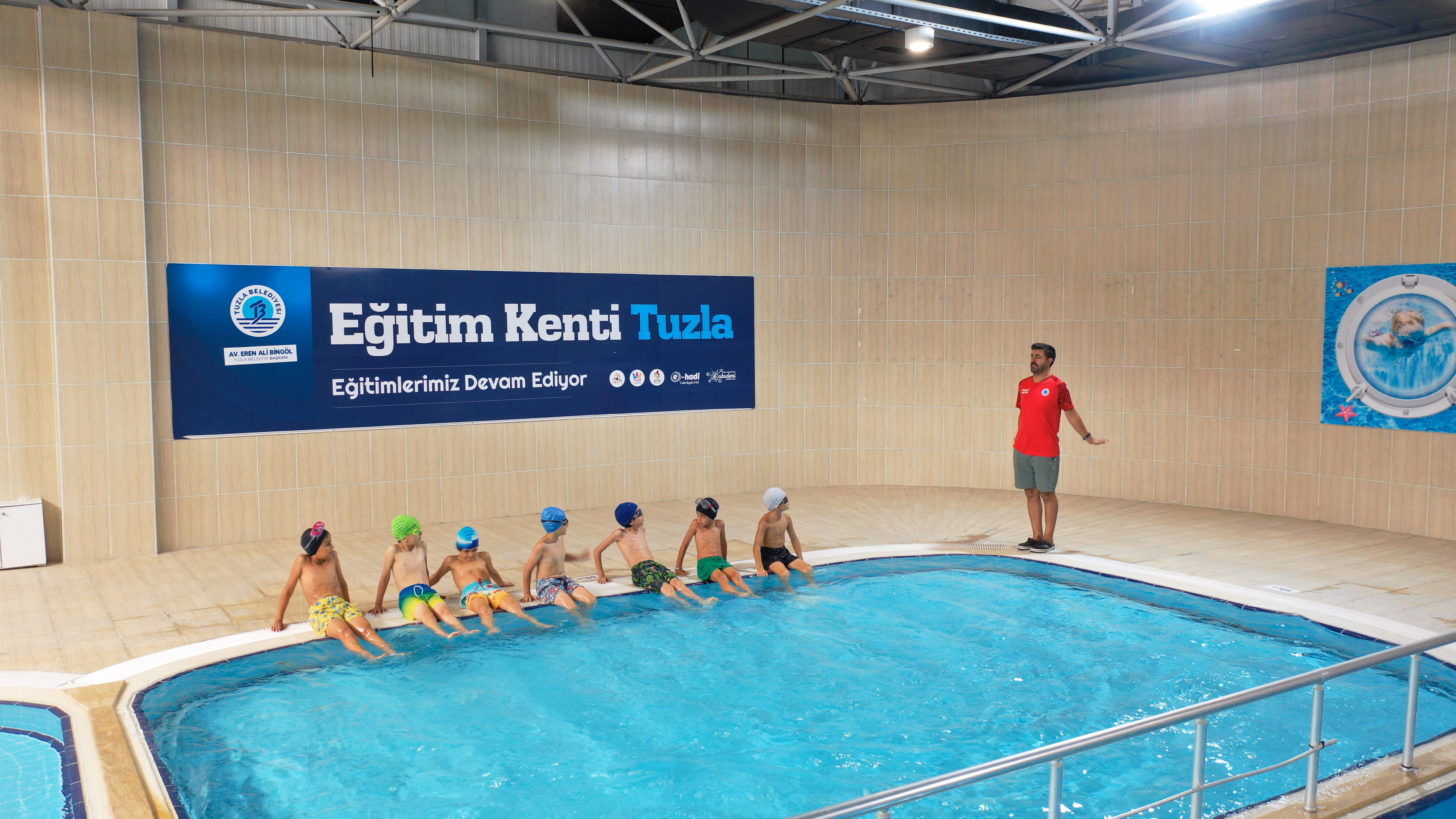  Tuzla Belediyesi Şelale Eğitim Parkı Kadın ve Erkek Yüzme Havuzları - Fotoğraf 2