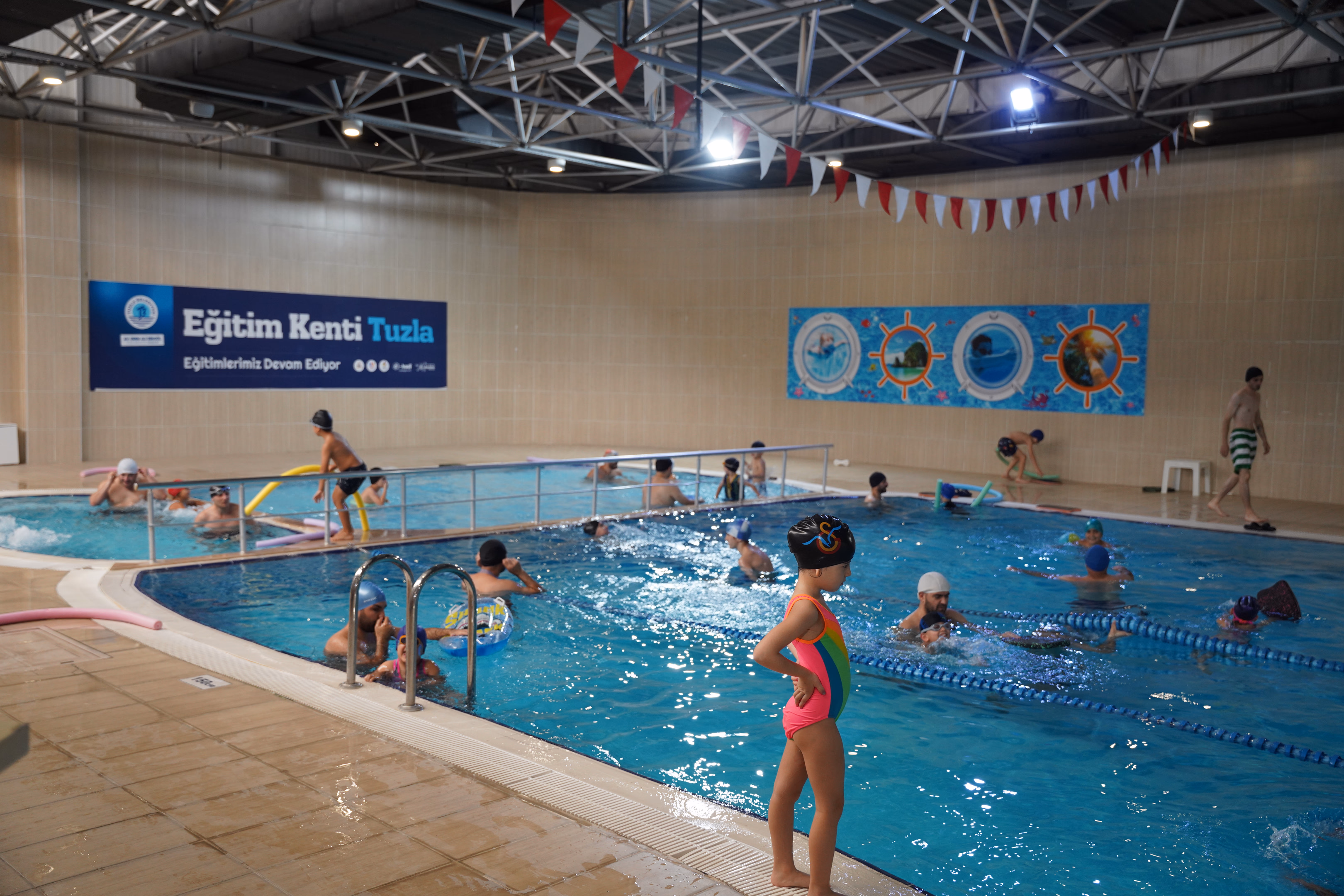  Tuzla Belediyesi Şelale Eğitim Parkı Kadın ve Erkek Yüzme Havuzları - Fotoğraf 3